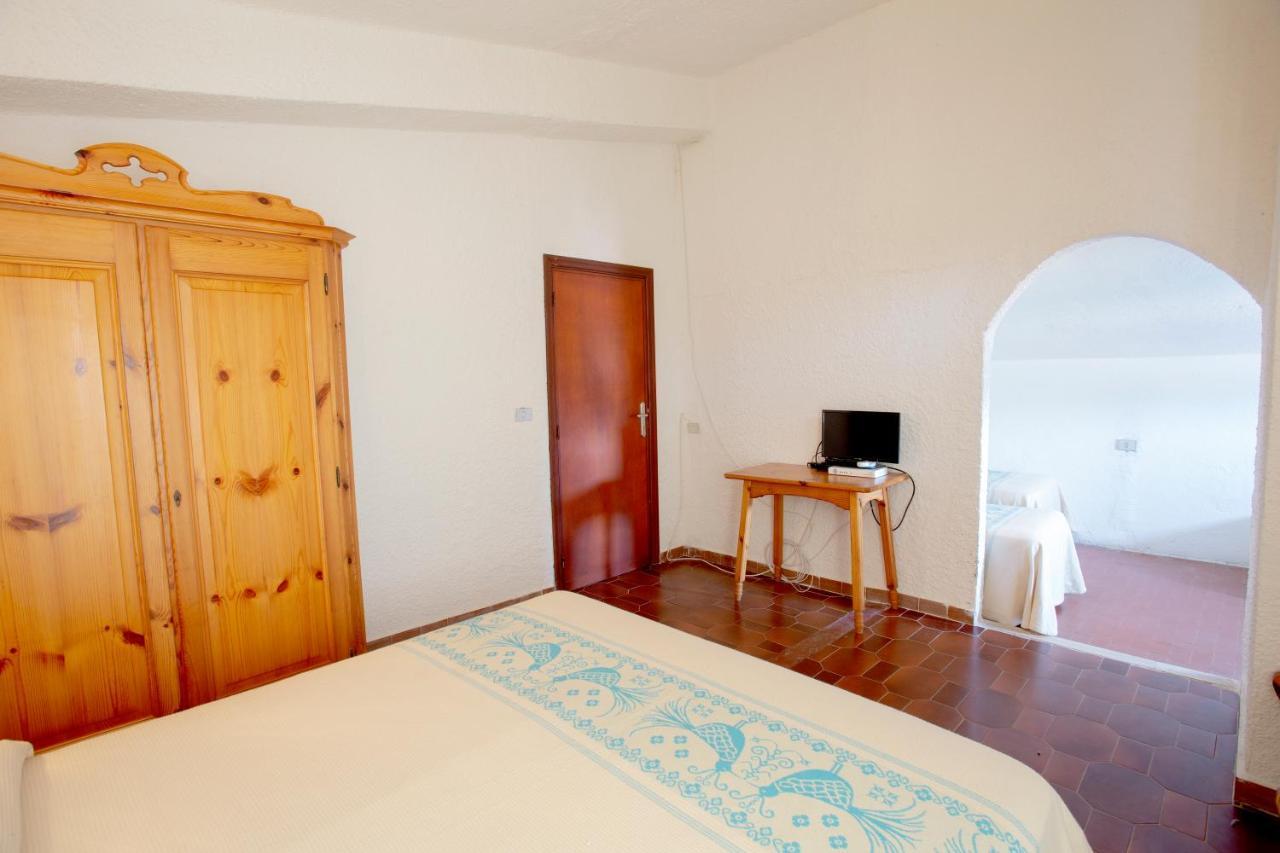Hotel Al Faro San Teodoro  Extérieur photo