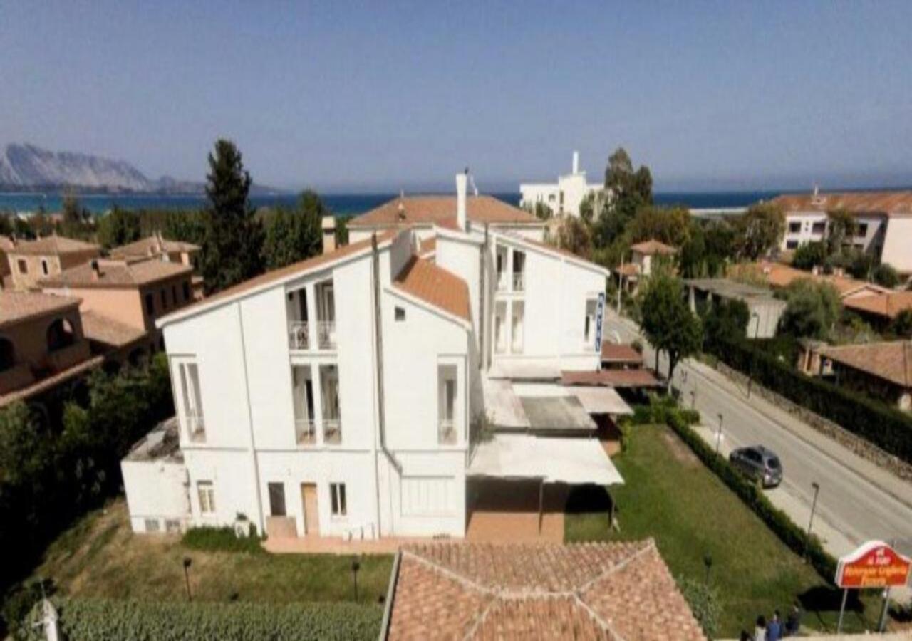 Hotel Al Faro San Teodoro  Extérieur photo