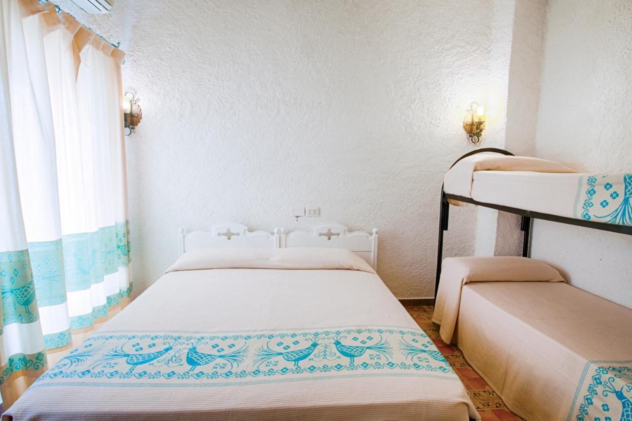 Hotel Al Faro San Teodoro  Extérieur photo