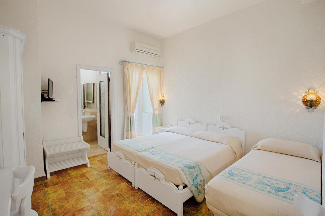 Hotel Al Faro San Teodoro  Extérieur photo