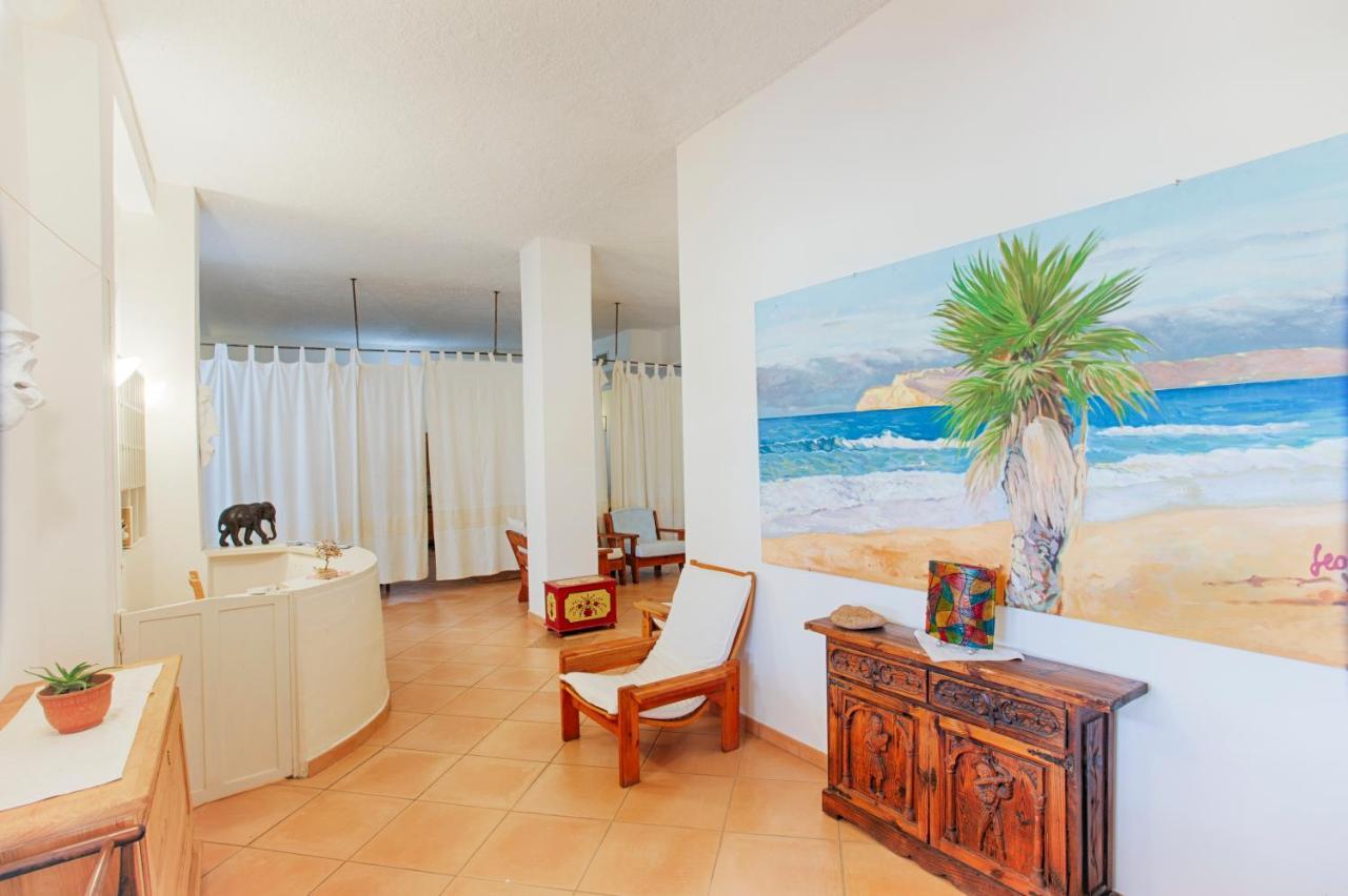 Hotel Al Faro San Teodoro  Extérieur photo
