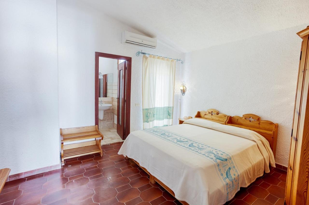 Hotel Al Faro San Teodoro  Extérieur photo