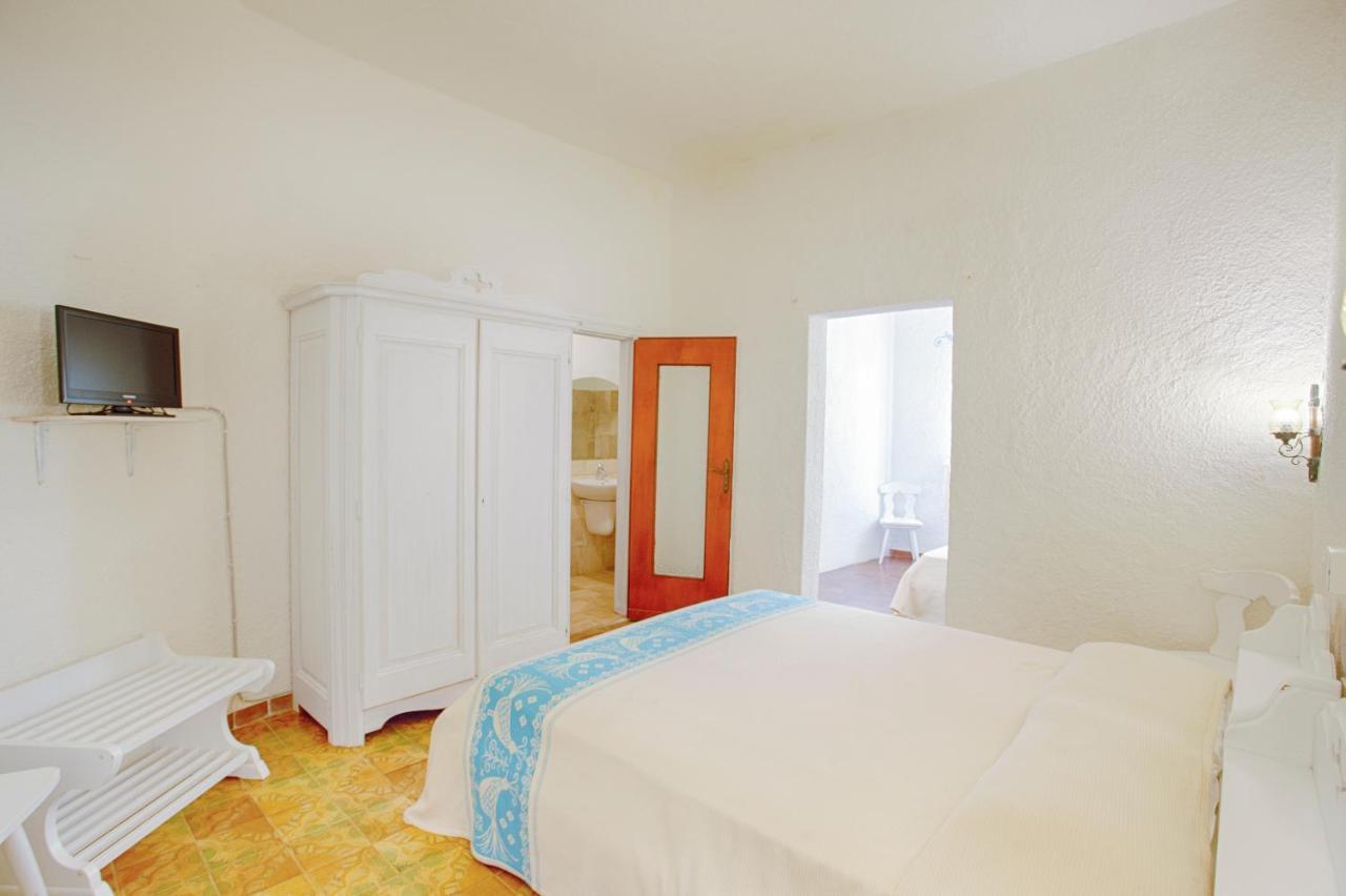 Hotel Al Faro San Teodoro  Extérieur photo