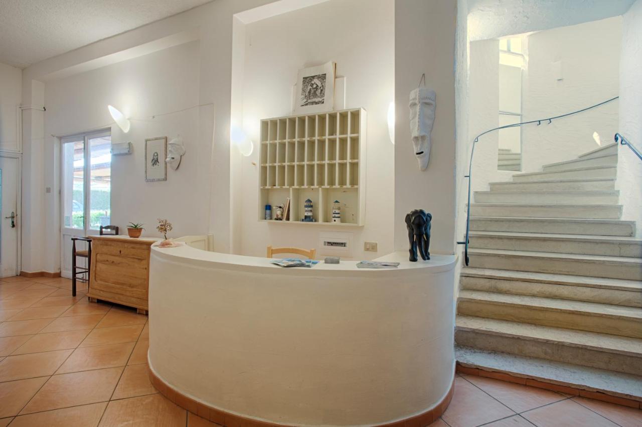 Hotel Al Faro San Teodoro  Extérieur photo